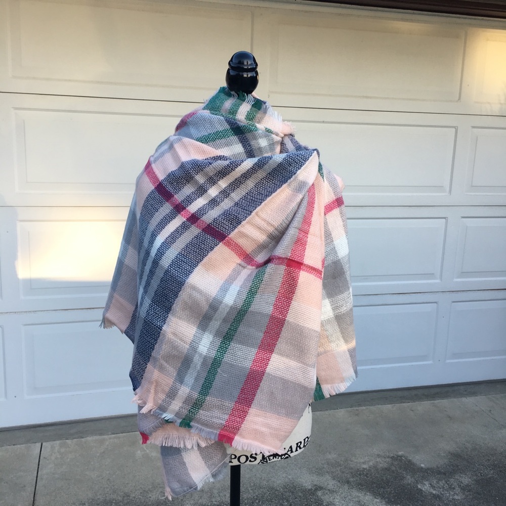 🎉10XHP🎉 Light pink plaid scarf - Picture 4 of 4